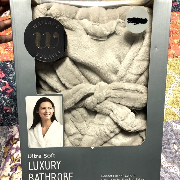 Ultra Soft Luxury Bathrobe. New! Gray color. Perfect as gift. - Picture 1 of 2